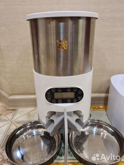 Автоматическая кормушка для кошек и собак 4.5л