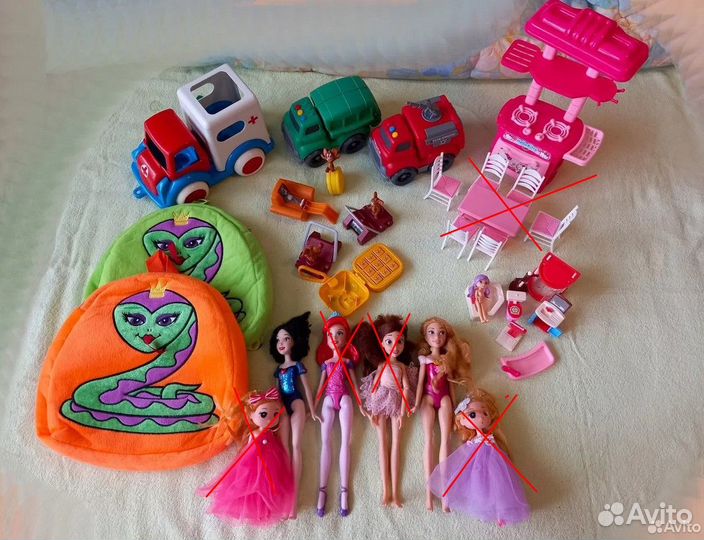 Детские игрушки: ранцы, куклы, мебель