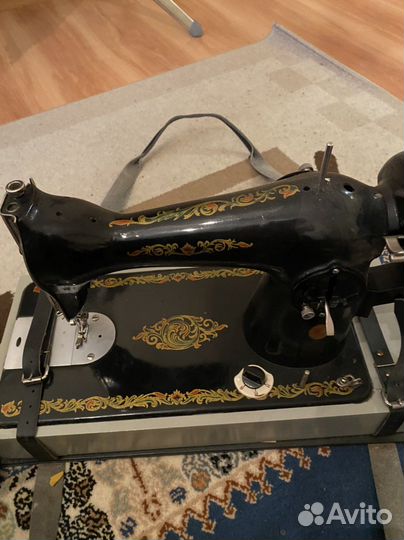 Швейная машина зингер