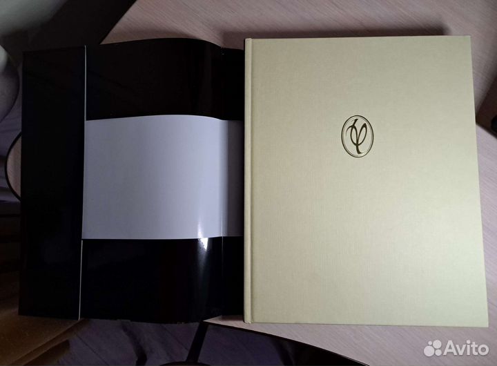 Книга альбом Валентин Юдашкин