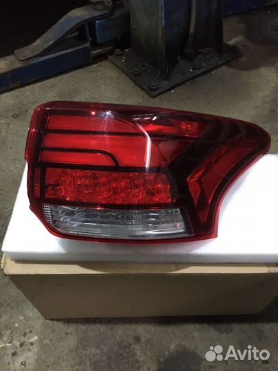 Фонарь задний mitsubishi outlander 3