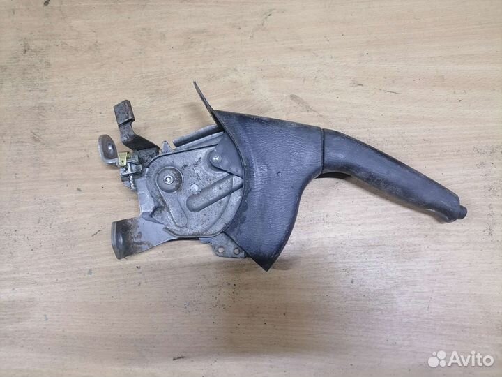 Ручка стояночного тормоза. Nissan Maxima A33