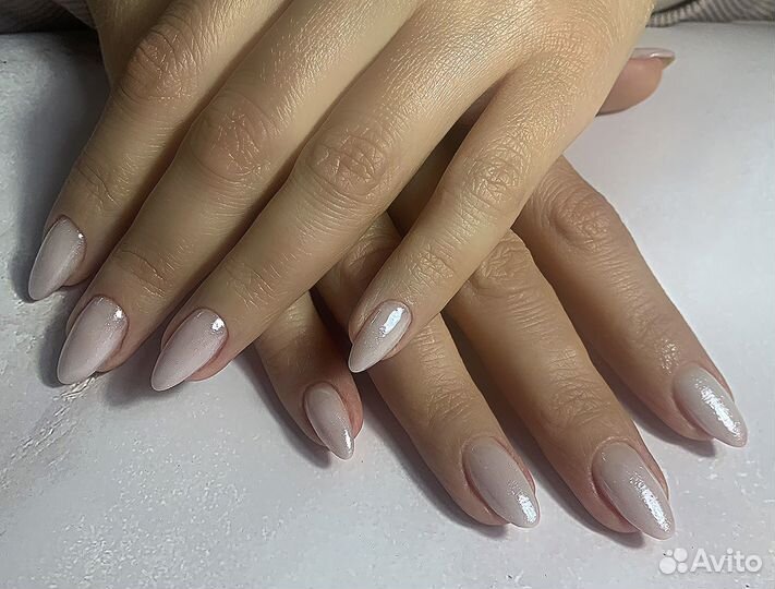 Модель на маникюр