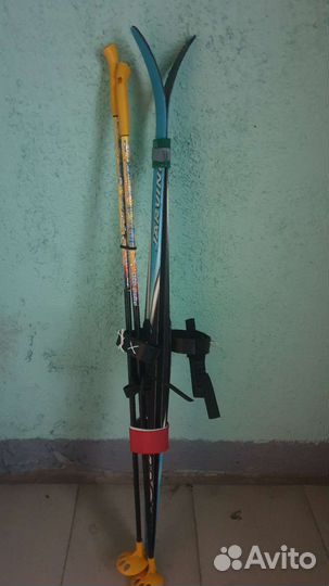 Лыжи детские с креплением под ботинки,с палками