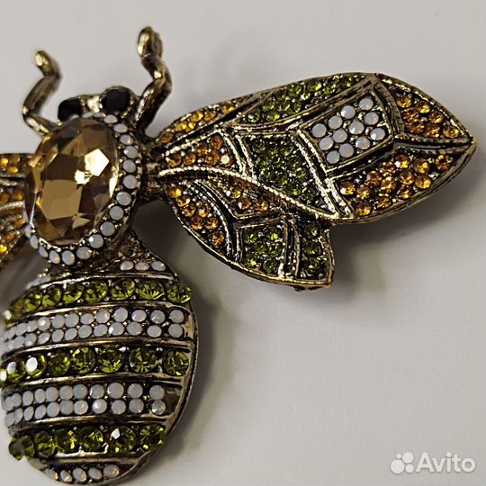 Брошь, Пчела