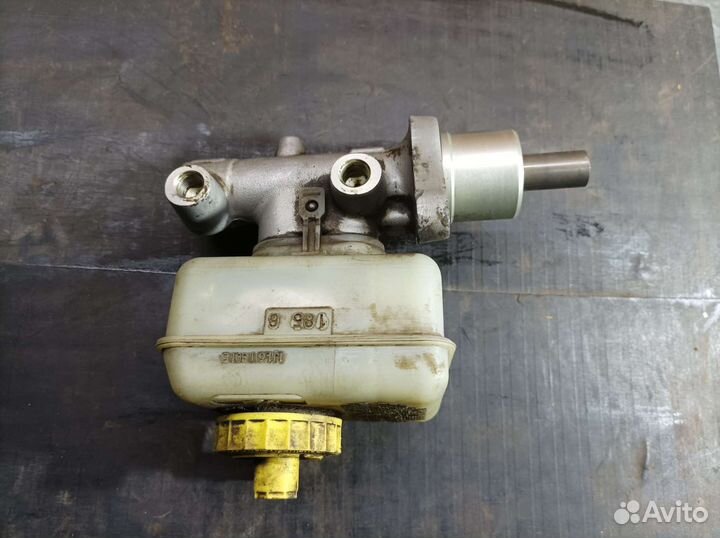 Главный тормозной цилиндр Golf 4/Octavia Tour