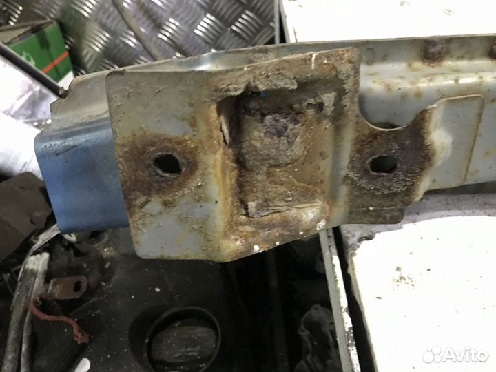 Усилитель переднего бампера Митсубиси Лансер 9