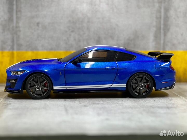 Модель ford shelby gt500 1/18 solido