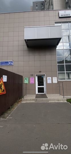 Аренда рейла в магазине женской одежды