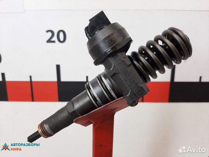 Форсунка Volkswagen Golf 4 2005 038130073AG