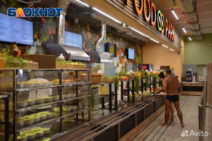 Продавец на зону раздачи в ресторане Самарских тер