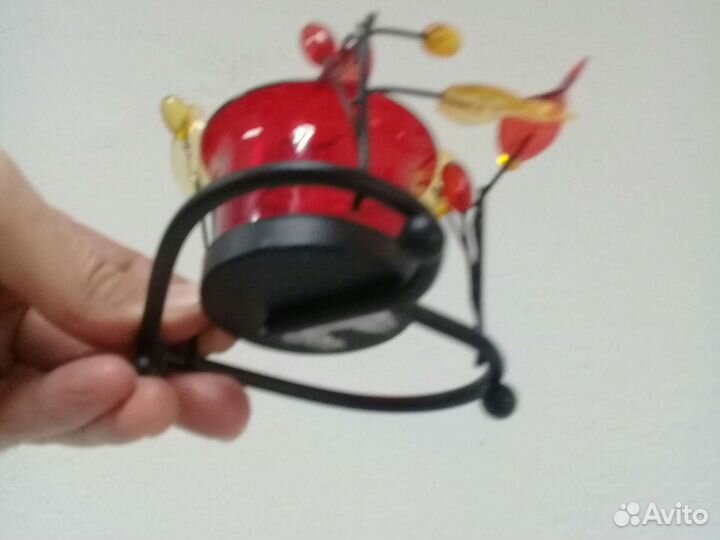 Декоративная вещь-ковка и цветное стекло