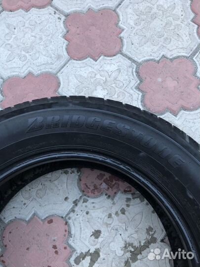 Bridgestone Dueler H/T D687 225/65 R17