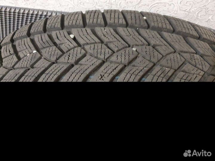 Goodyear Ultra Grip Ice Arctic 2 SUV 235/65 R18
