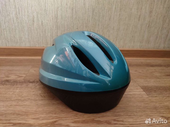 Шлем и наколенники велосипедные