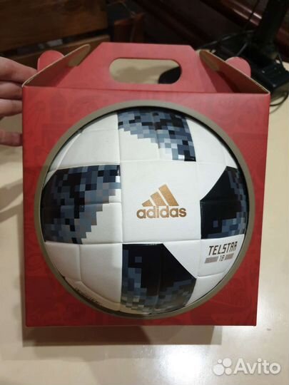 Футбольный мяч adidas telstar fifa 2018