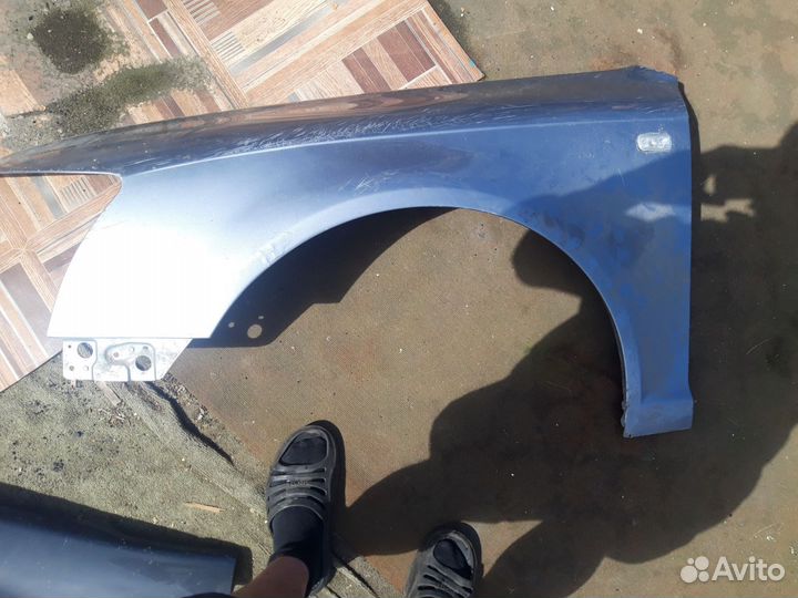 Крыло переднее правое