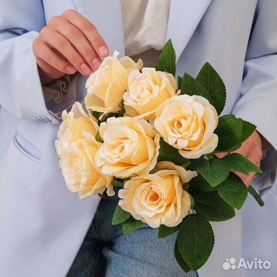 Искусственный букет цветов из 7 голов розы