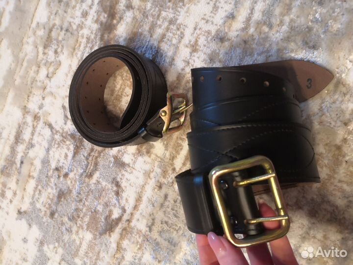 Мужской кожаный ремень черный