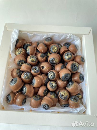 Клубника в шоколаде голубика фрукты орехи малина