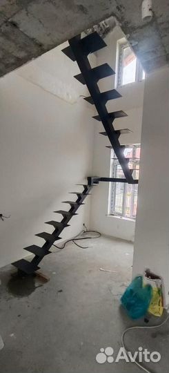 Лестница на металлокаркасе / изготовление лестниц