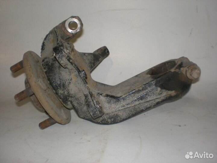 Кулак поворотный в сборе передний левый (цапфа) б