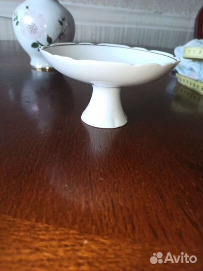 Конфетница на ножке фарфор
