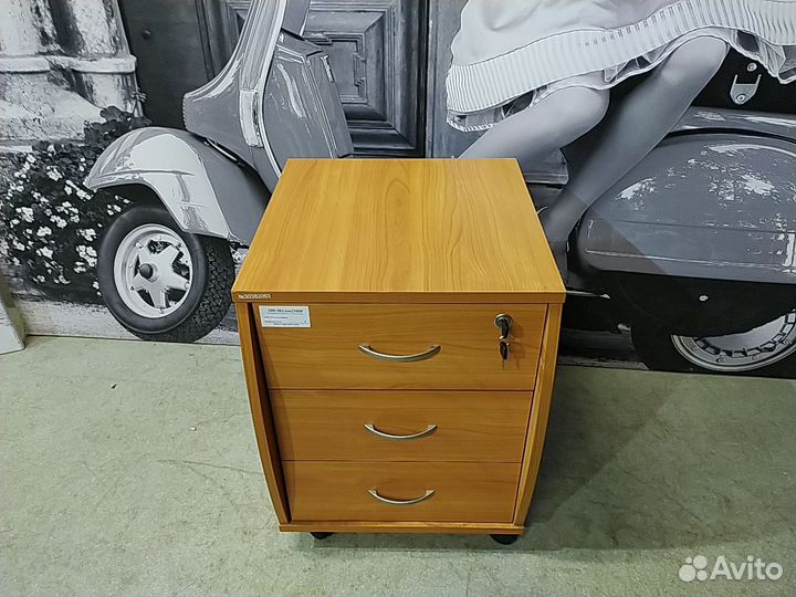 Тумба подкатная, 3 ящика б/у 09-301