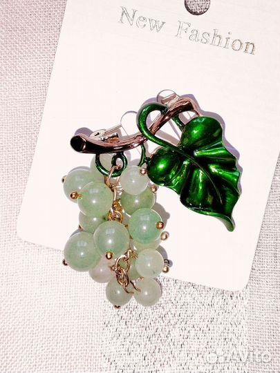 Брошь виноград нефрит