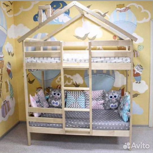 Двухъярусная кровать домик