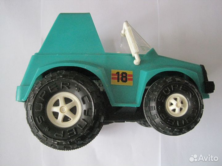 Советская инерционная машинка-джип Бархан
