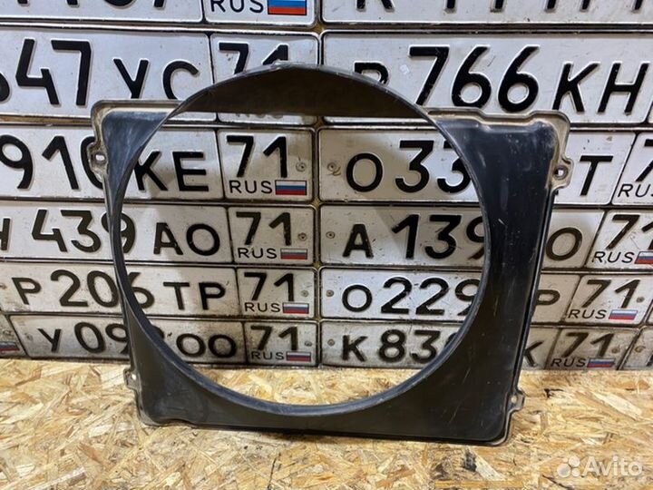 Диффузор вентилятор Mitsubishi Pajero 3D 1989