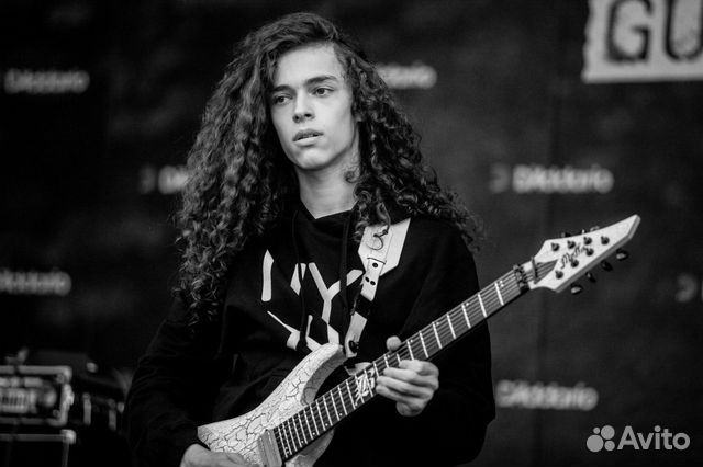 Гитарист, композитор, аранжировщик