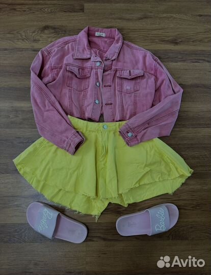 Розовая джинсовая куртка