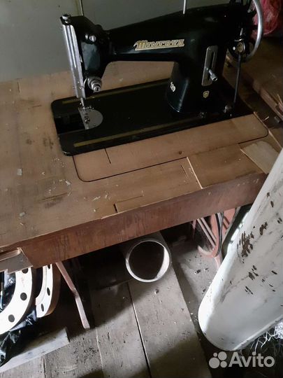 Швейная машинка минерва