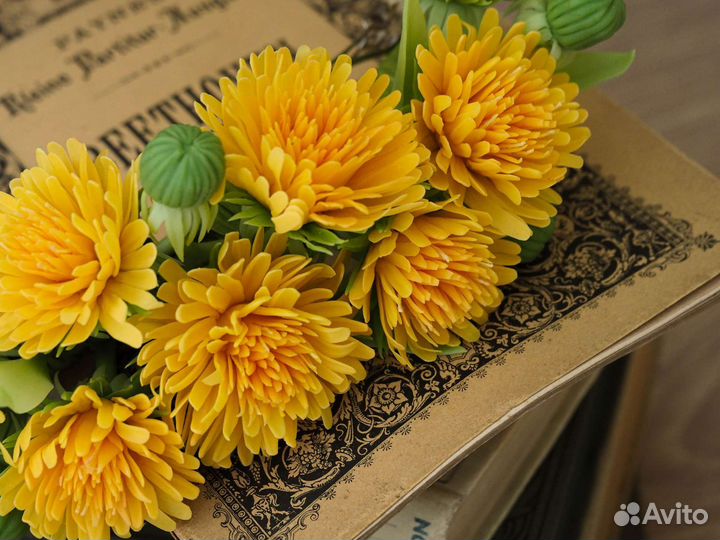 Венок на голову из одуванчиков ручной работы