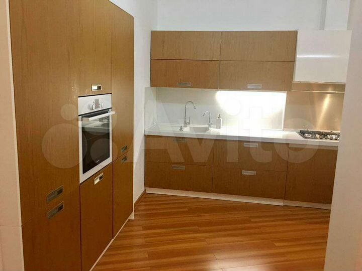 2-к. квартира, 72 м², 8/8 эт.