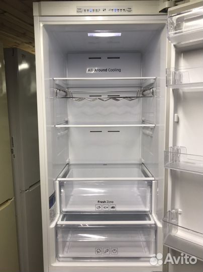 Холодильник Samsung Digital Inverter No Frost