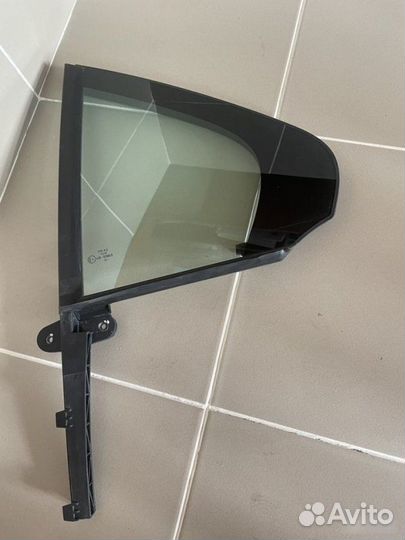 Форточка двери задняя левая Skoda Rapid 2