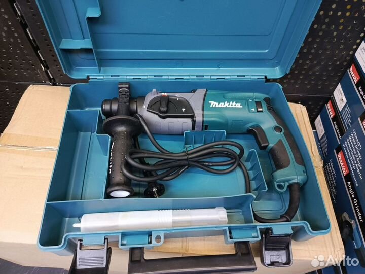 Перфоратор makita HR 2470f новый с насадками