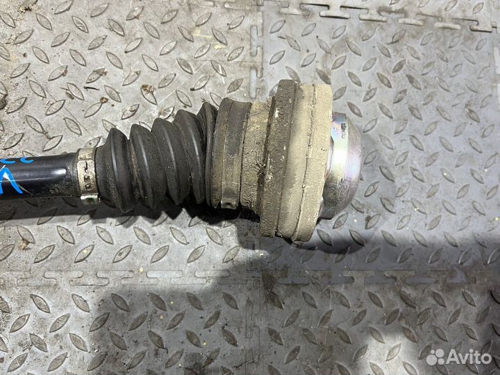Полуось (привод) левый в сборе