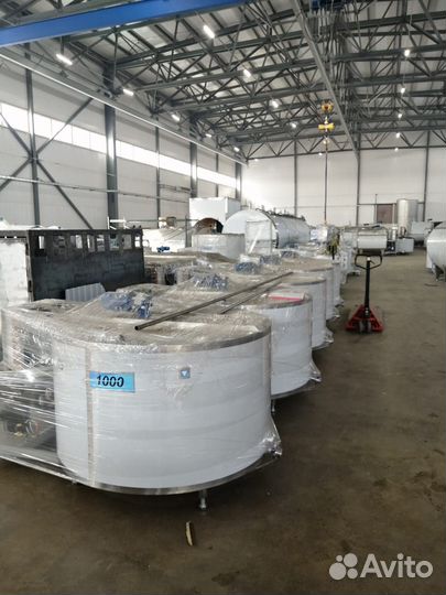 Охладитель молока вертикальный открытого типа 250л