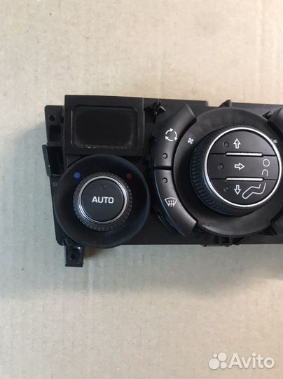 Блок управления климатконтролем Peugeot 308