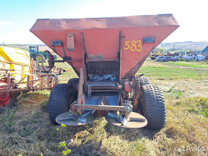 Разбрасыватель удобрений мву 8