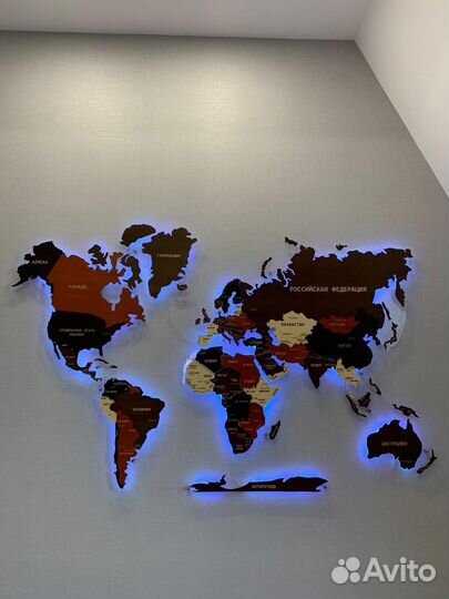 Деревянная карта мира с подсветкой