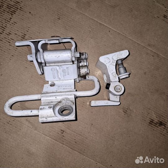 Петли двери Audi A3 8P Левые передние