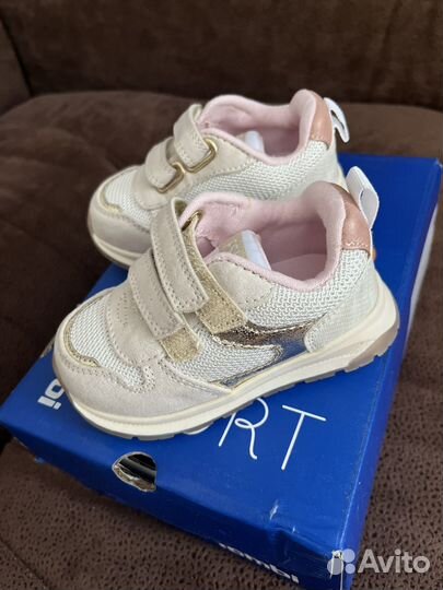 Кроссовки детские