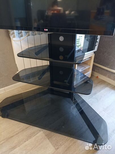 Стойка под телевизор с кронштейном