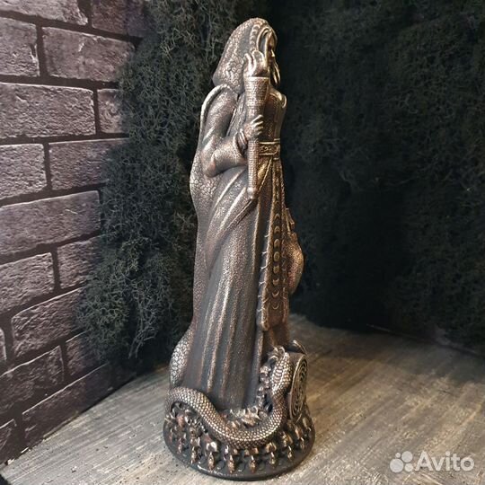 Статуэтка Великой Гекаты