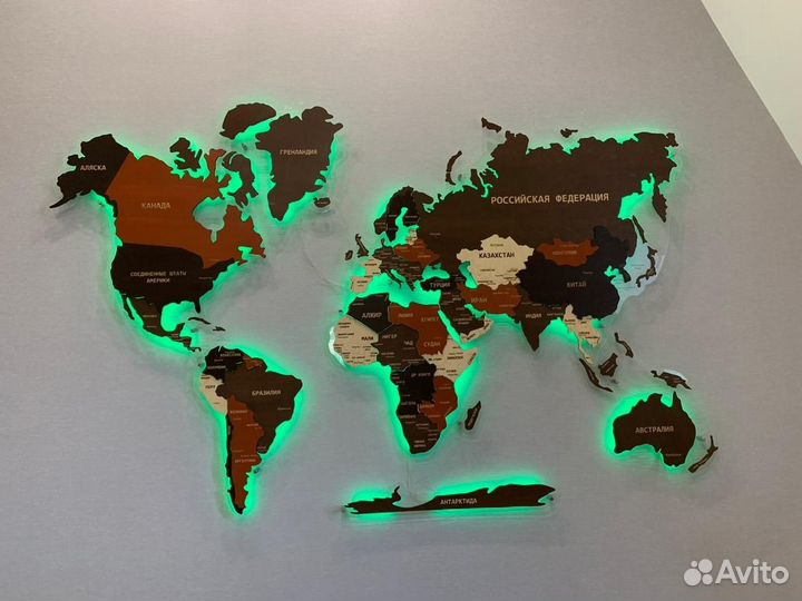 Деревянная карта мира с подсветкой на оргстекле